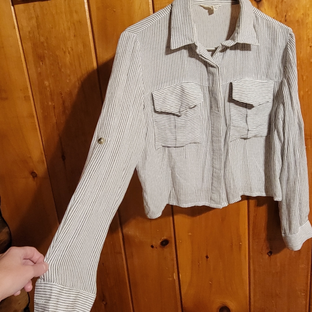 SIM & SAM Cropped Button up - Picture 3 of 9